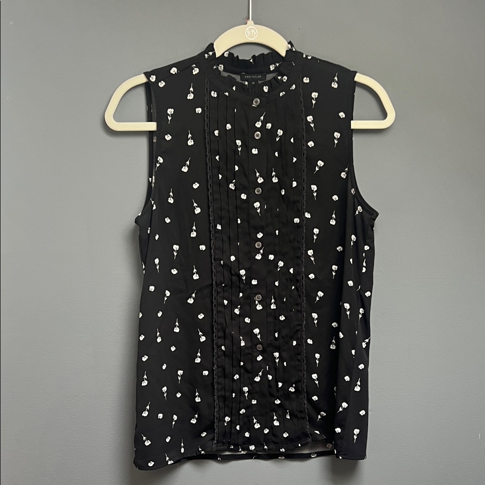 Ann Taylor | Black Sleeveless Top with Floral Pattern